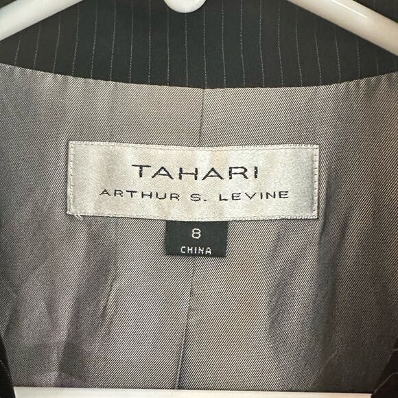 Tahari women's blazer Size 8 Black cropped cuffed pinstripe Gray lined - Picture 5 of 13